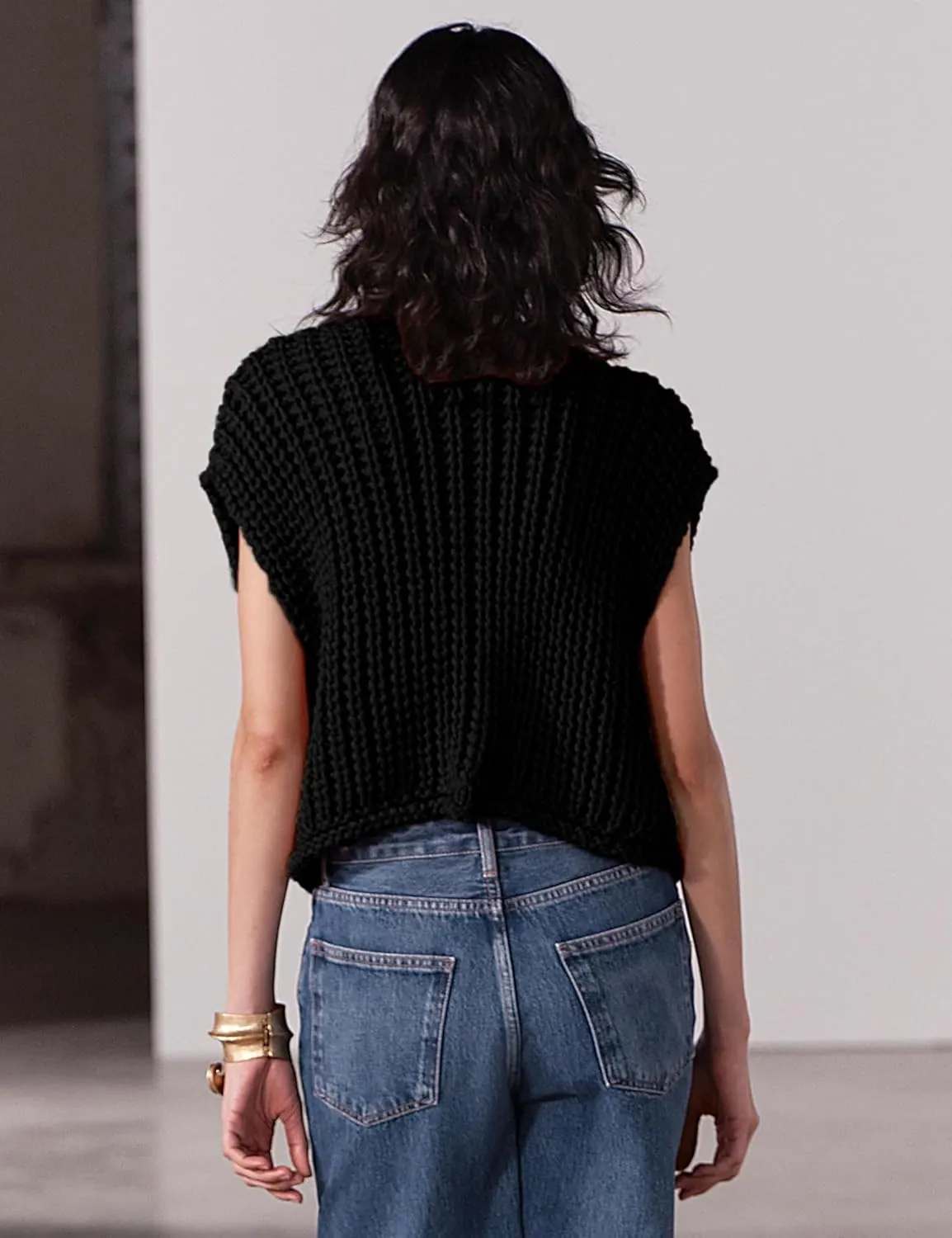 Sweater Vest for Women 2025 Casual Cropped Open Front Sleeveless Chunky Knit Top Button Down Cardigan with Pockets