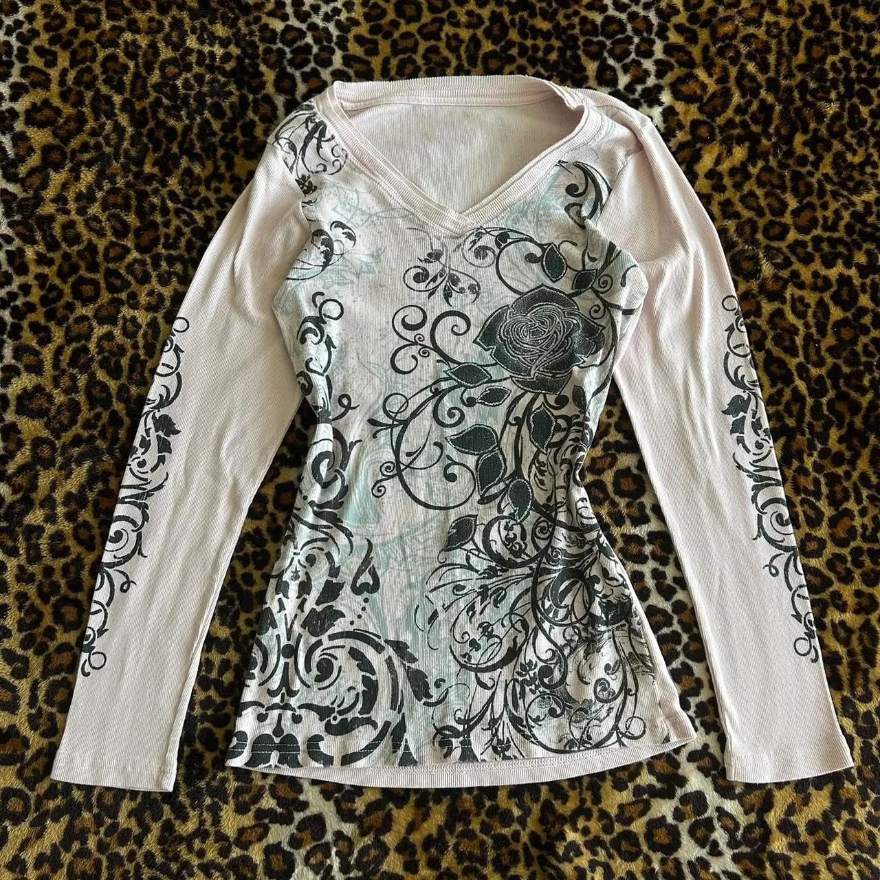 Women Y2k Long Sleeve Grunge Shirts Vintage Gothic Graphic Tees Top Teen Girls Aesthetic T Shirt Emo Clothes